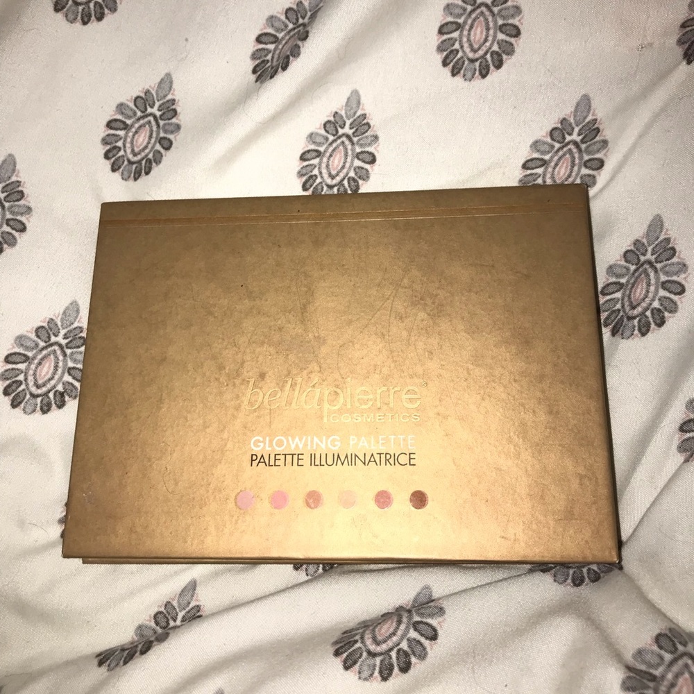 Highlight makeup palette
